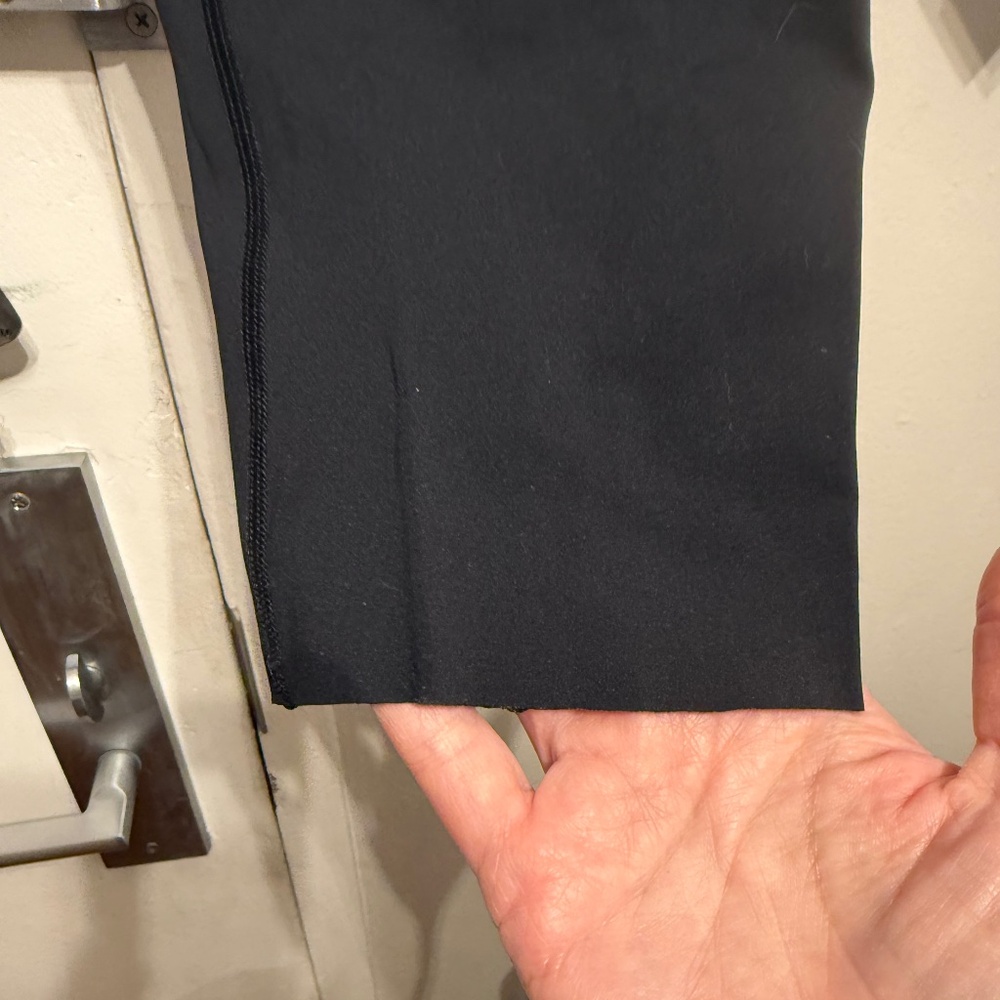 Lululemon Black Cropped Leggings with Pockets Size 10 - Picture 9 of 12